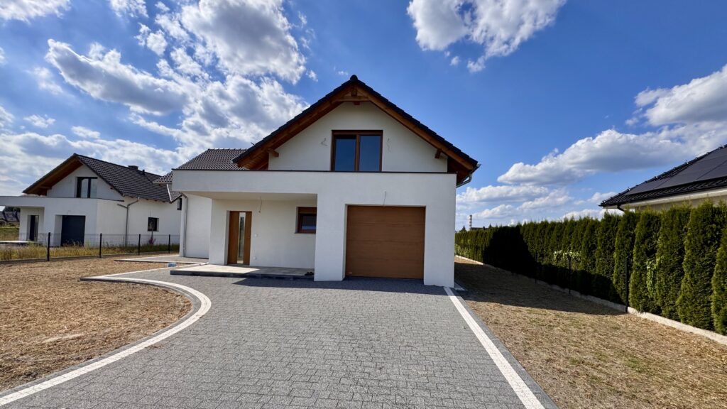 Oferta bez prowizji! Nowoczesny dom w Czarnowąsach – przestrzeń, ogród i świetna lokalizacja