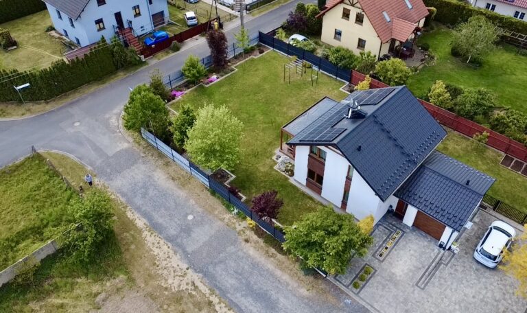 Domy - Gotowy dom dla rodziny – cisza, duża działka i niskie koszty | Opole Czarnowąsy