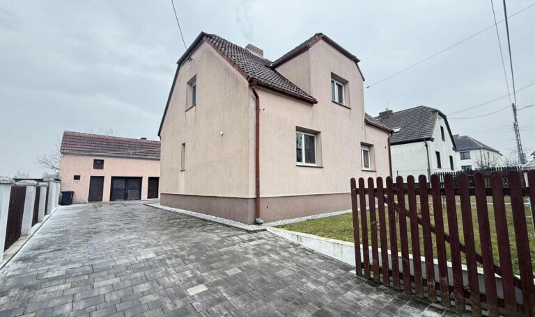 Domy - Dom na sprzedaż | 150m2 | 9 arów | Chróścina