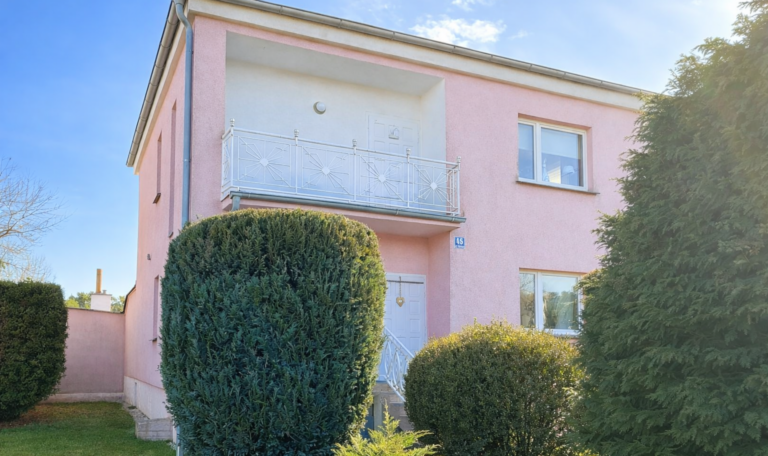 Urokliwy dom na sprzedaż | 110 m2 | salon + 3 pokoje | Szczedrzyk